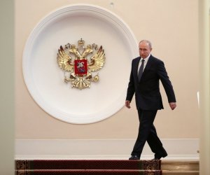 Путин запретил сотрудникам пользоваться смартфонами