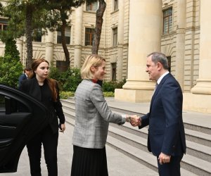 Bayramov meets Kallas in Baku