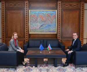 Bayramov və Kallas Bakıda təkbətək danışıqlar aparır