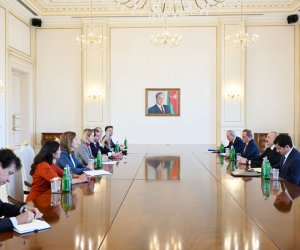 Ильхам Алиев принял делегацию во главе с верховным представителем ЕС
