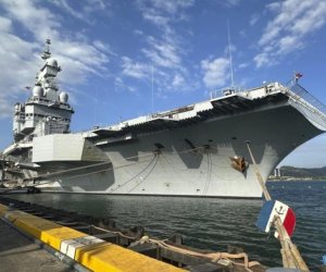 Французский авианосец в Красном море