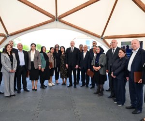 Prezident və birinci xanım Şükürbəyli sakinləri ilə görüşüblər - Yenilənib