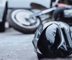 Bakıda motosiklet yerüstü piyada keçidinə çırpılıb, sürücü ölüb