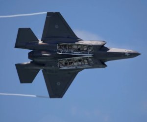 Два американских истребителя подали сигнал бедствия