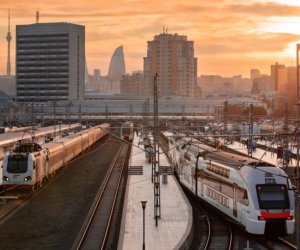 ADY bayram günlərində əlavə qatar reysləri təyin edib