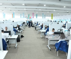 Media representatives review preparations for WUF13 in Baku