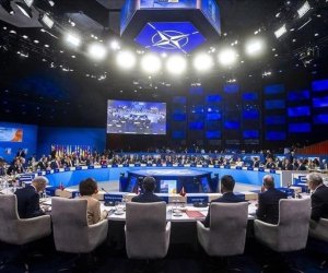 НАТО пригласит на саммит страны Залива