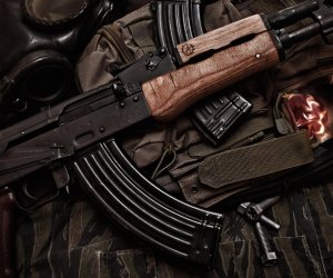 В Баку таксист получил год тюрьмы за перевозку автомата Калашникова