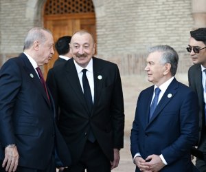 Prezident həmkarları ilə Türküstanı gəzdi- Fotolar