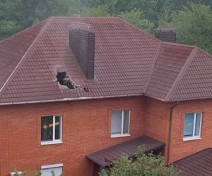 Под Белгородом российская авиабомба упала на жилой дом: есть погибший