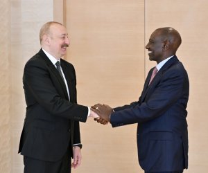 У Алиева президент Кении - Oбновлено