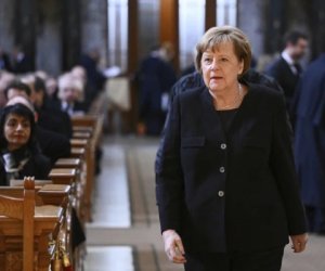 Меркель отказалась быть переговорщиком по Украине