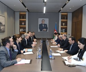 Ceyhun Bayramov Olaf Skuqun rəhbərlik etdiyi nümayəndə heyətini qəbul edib