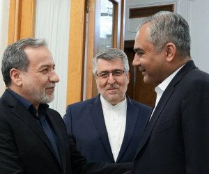 Накви и Арагчи обсудили предложения по урегулированию конфликта на Ближнем Востоке