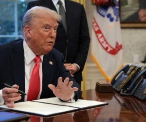 Трамп продлил санкции против Беларуси