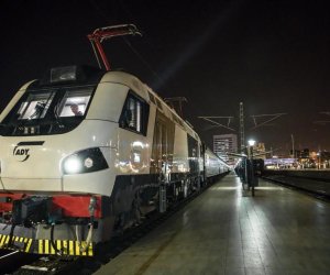 Bakı-Tbilisi sərnişin qatarı yola salınıb