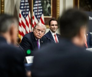 Трамп экстренно созывает министров