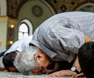 Əjdərbəy və Təzəpir məscidlərində bayram namazı qılınıb