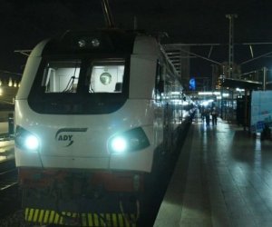Sərnişin qatarı Tbilisidən Bakıya yola düşüb