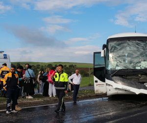 Türkiyədə sərnişin avtobusu qəzaya uğrayıb ,xəsarət alanlar var