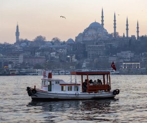 Seysmoloq İstanbulda güclü zəlzələ riski barədə xəbərdarlıq etdi