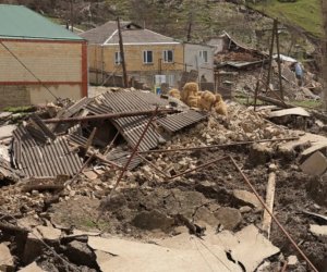 Leysan yağışları Dağıstan kəndlərindən birinin girişindəki bəndi dağıdıb