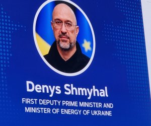 Шмыгаль: Украина обсуждает с Азербайджаном и Турцией использование своих газохранилищ для поставок энергии в Европу