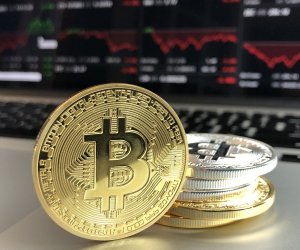 

Цена биткоина опустилась ниже 65 тысяч долларов
