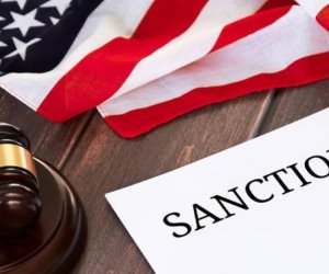 США ввели новые санкции против компаний и судов, связанных с Ираном