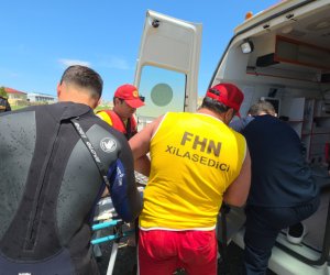 МЧС Азербайджана провело учения по спасению на воде на бакинском пляже