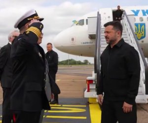 Zelenski Böyük Britaniyaya səfər edib