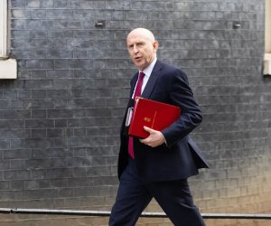 
Böyük Britaniyanın müdafiə naziri istefa verib