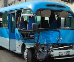Gəncədə sərnişin avtobusu qəza edib, xəsarət alanlar var