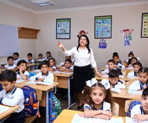 Məktəblərdə müəllimlərin geyimi qanunla tənzimlənəcək