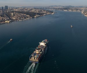 Иран возобновил экспорт нефти через Ормузский пролив