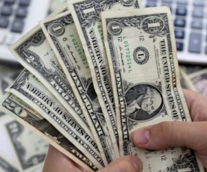 Azerbaijan keeps dollar peg unchanged