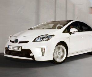 В Азербайджане растет число гибридных и электрических автомобилей