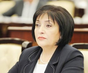 Spiker tələbələri parlament jurnalistikasına cəlb etməyi təklif edir