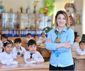 Məktəblərdə müəllim və şagirdlər üçün geyim tələblərinin qanunla tənzimlənməsi I oxunuşda qəbul olunub