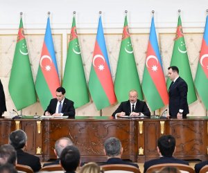 Azərbaycan və Türkmənistan 13 sənədi mübadilə edib