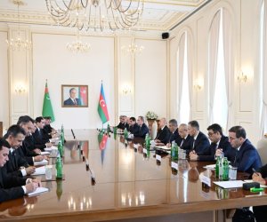 Алиев и президент Туркменистана обсудили развитие двусторонних связей