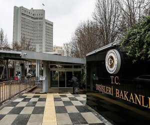 Двое граждан Турции пострадали при атаке на судно в Черном море