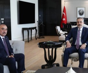 Hakan Fidan Azərbaycanın Türkiyədəki səfiri ilə görüşüb