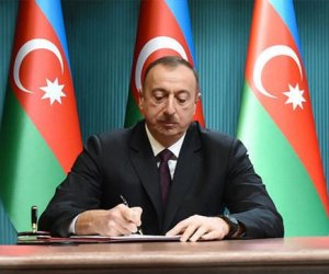 Əliyev hərbi qulluqçuların şəxsi jetonla təmin edilməsi haqqında dəyişikliyi təsdiqləyib