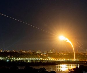 Россия обстреливает ракетами Киев
