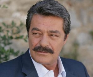Kadir İnanır vəfat edib