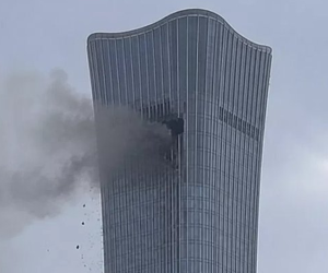 Çində təyyarə 109 mərtəbəli binaya çırpılıb