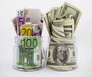 Azerbaijan keeps dollar rate at 1.7 manat
