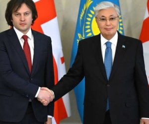 Qazaxıstan və Gürcüstan strateji tərəfdaşlıq haqqında saziş imzalayıb
