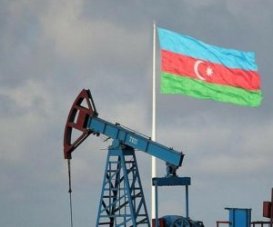 
Azərbaycan nefti bahalaşıb